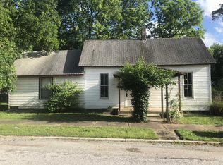 321 E Daugherty St, Carterville, MO 64835