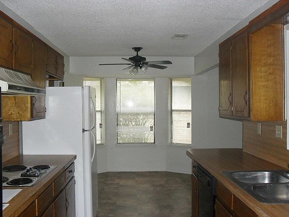 3rd image of 1404 Janet Ln