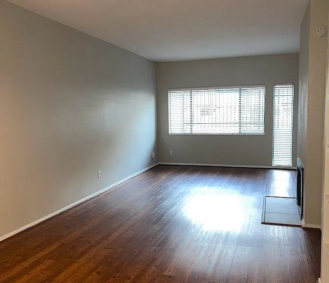 Augusta Court Apartments — Photo 17