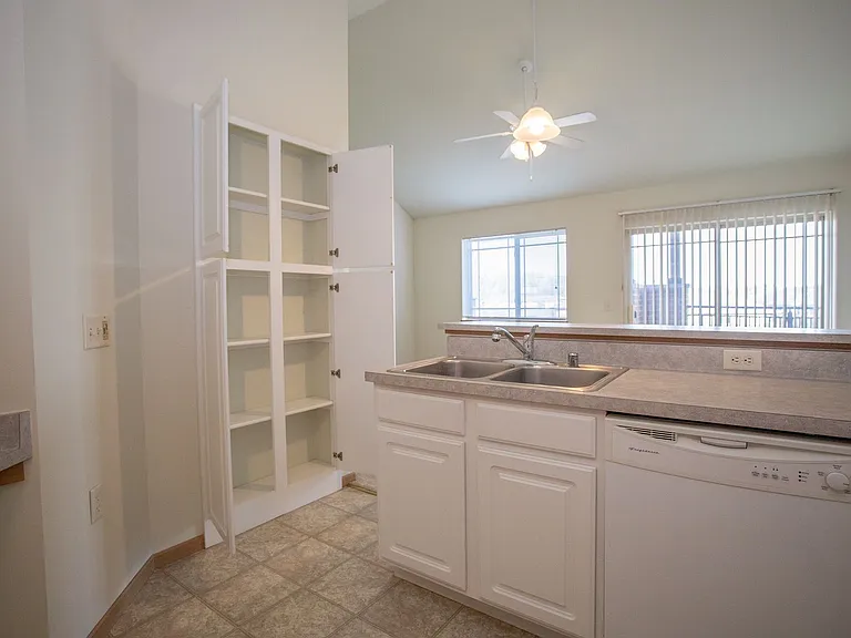 Prairie Crest Apartments — Photo 9