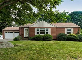9 Wildwood Dr, Branford, CT 06405