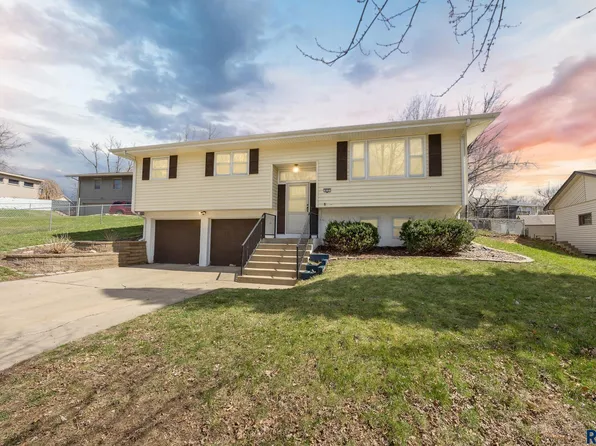 812 S Foster Ave, Sioux Falls, SD 57103