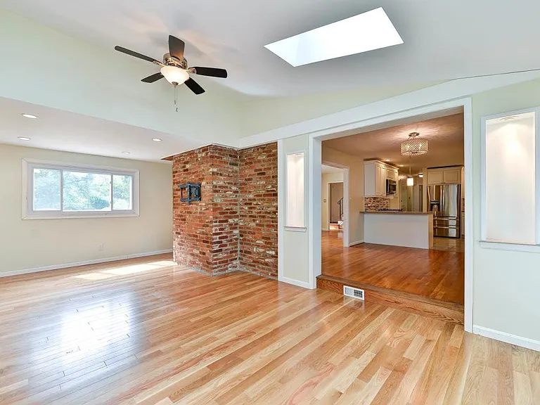 8700 Sudbury Pl — Photo 10