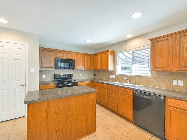 21115 Amber Crossing Dr — Photo 24