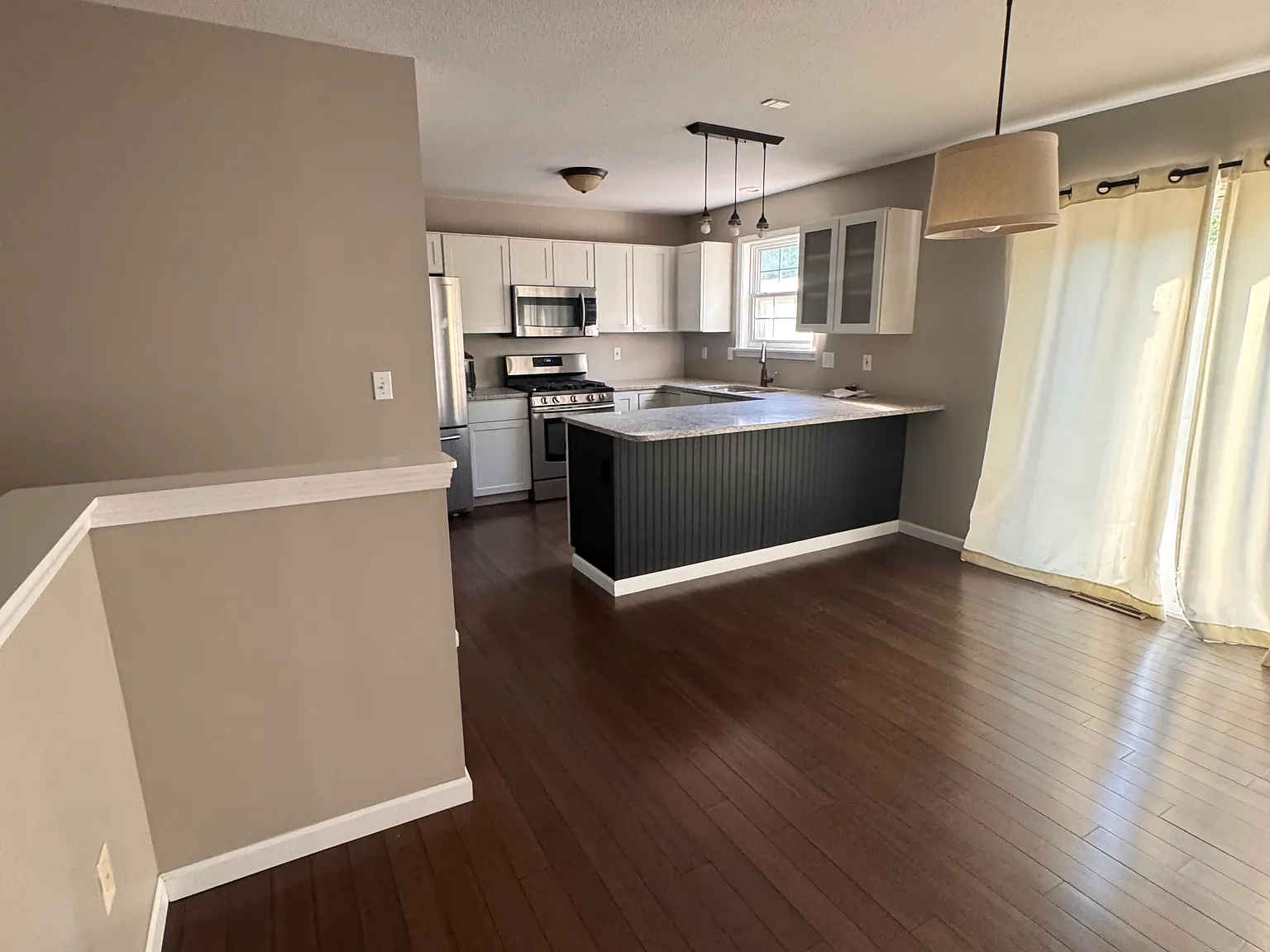 4 bed, 2000 sqft, $2,500 — Photo 3