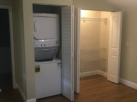 bedroom with washer/dryer