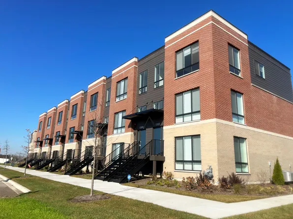 1210 Lakepointe Dr, Schaumburg, IL 60173