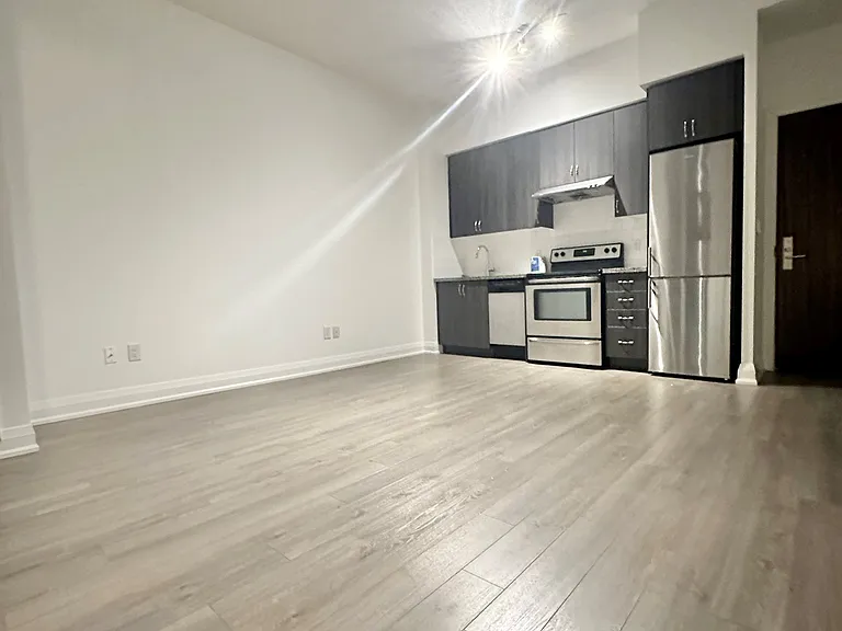 8763 Bayview Ave #515 — Photo 7