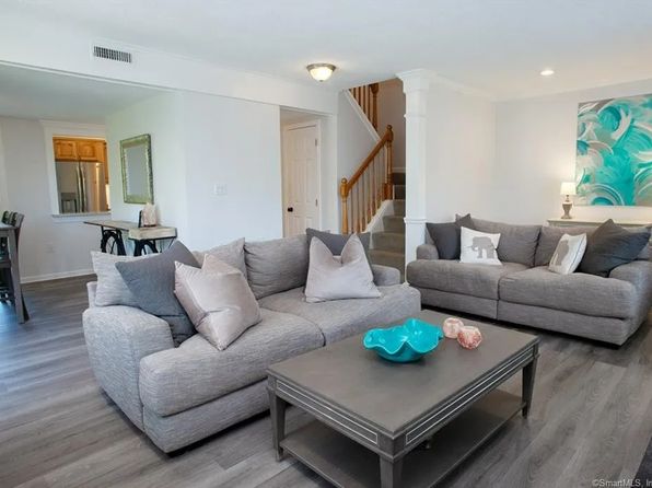 19 Canterbury Ln
