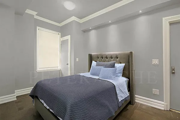 Sold by Peter Ashe | media 24