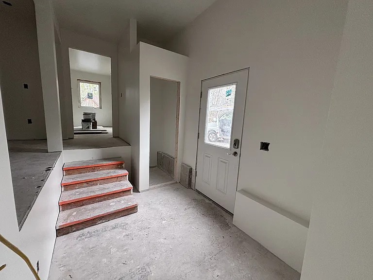 67 Lincoln St #4 — Photo 8