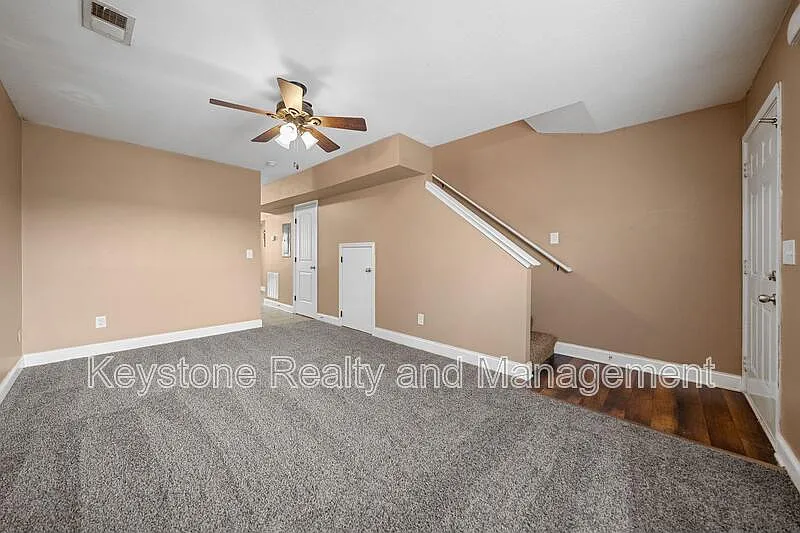 2 bed, 1.5 bath, 1050 sqft, $995 — Photo 3