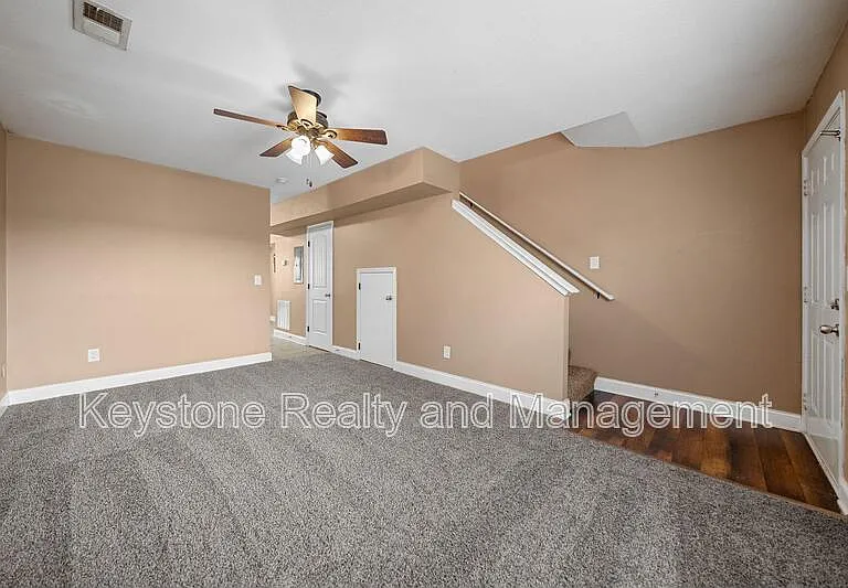 2296 McCormick Ln #J — Photo 3