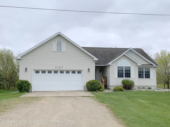 7127 N Hartel Rd, Potterville, MI 48876