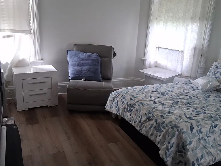 1239 Yarmouth Ave — Photo 1