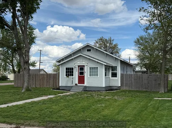 420 N Clay Ave, Clay Center, NE 68933