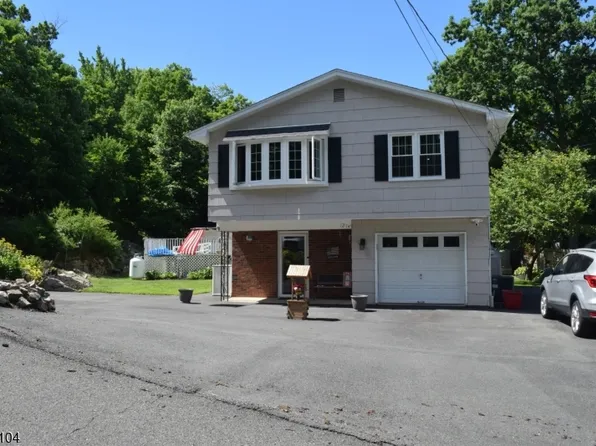 121 Leland Trl, Hopatcong Boro, NJ 07843