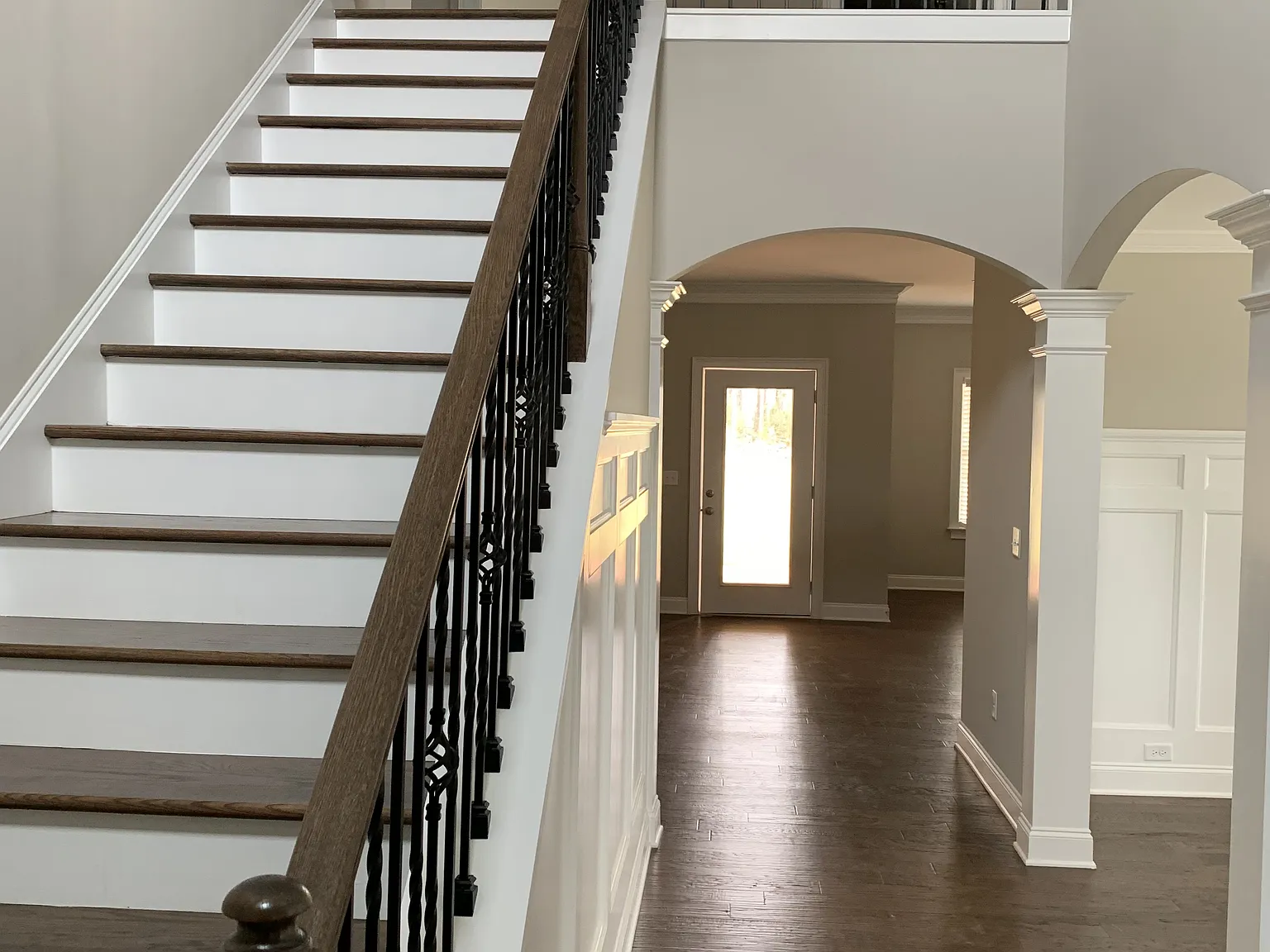 5 bed, 2758 sqft, $2,900 — Photo 2