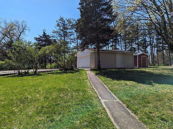 3rd image of 102 White Lake Dr