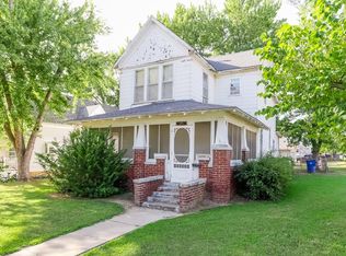 609 E 4th Ave, Caney, KS 67333