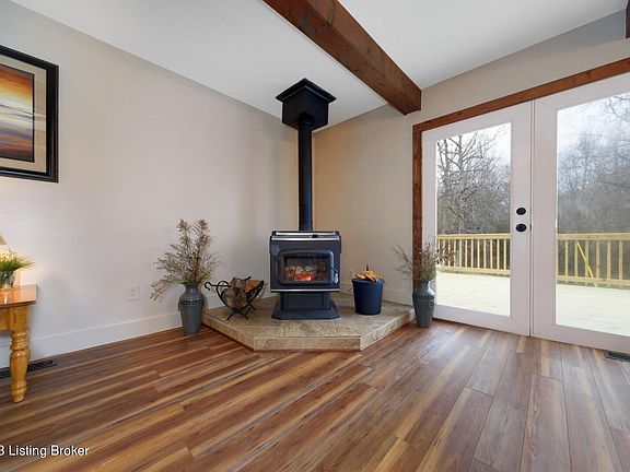 3rd image of 62 Pond View Dr