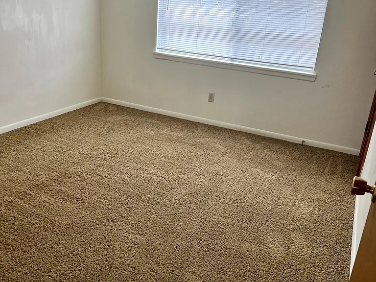 Dellwood Apartments — Photo 9
