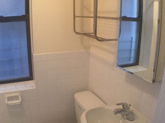 5th image of 61 W 105th St APT 6