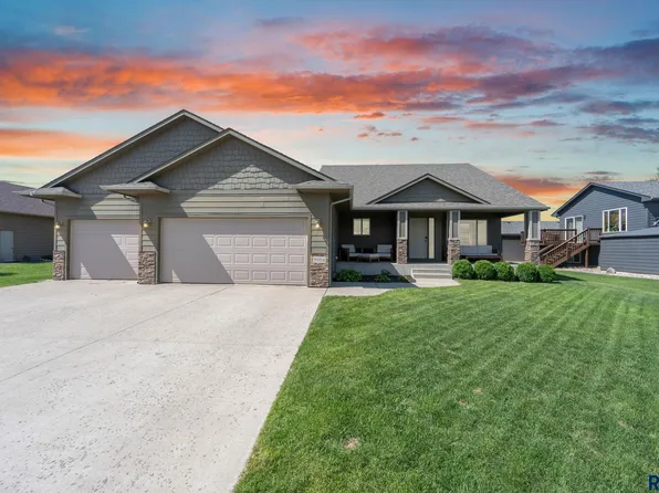 9004 W Gill Cir, Sioux Falls, SD 57106