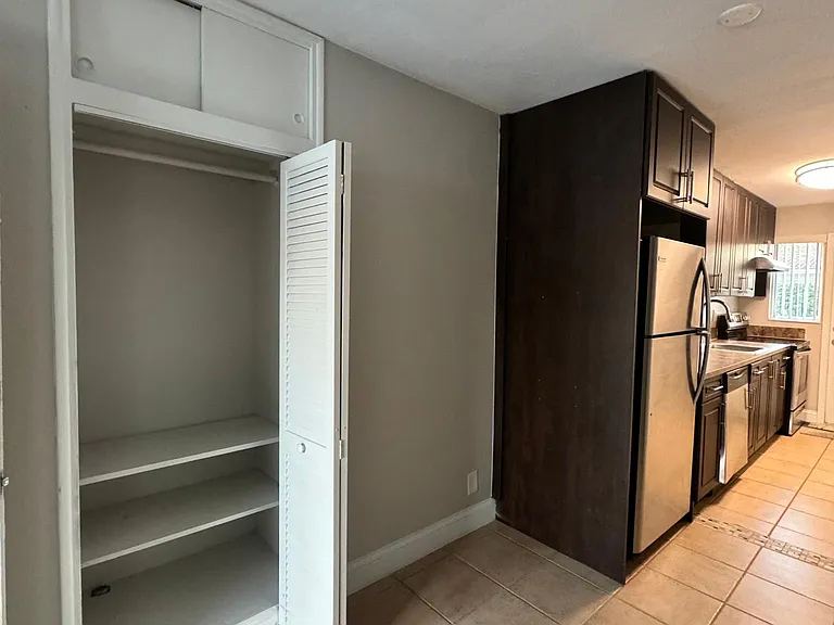 540 NE 45th St #11 — Photo 8