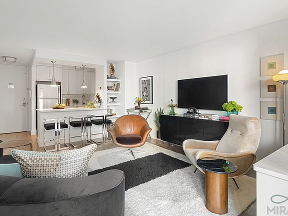 5th image of 330 E 39th St APT 35B