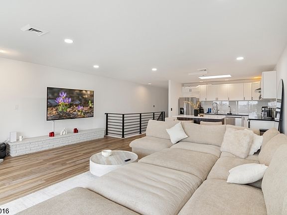 3rd image of 300 Gorge Rd #36