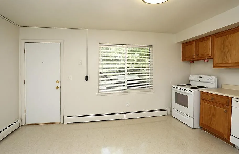 Oakland Gardens — Photo 4