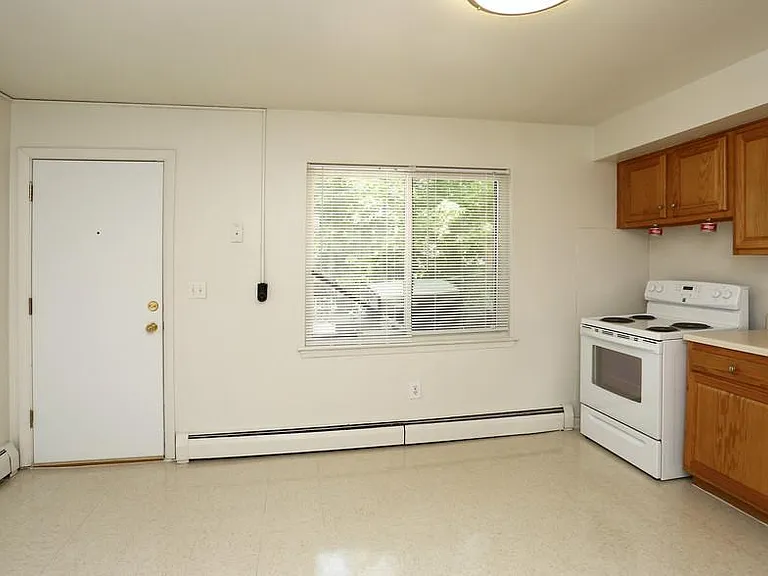 Oakland Gardens — Photo 4