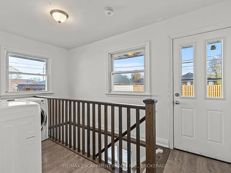 14 Westmount Ave #LOWER — Photo 4