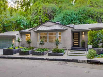 5625 Valley Oak Dr, Los Angeles, CA, 90068