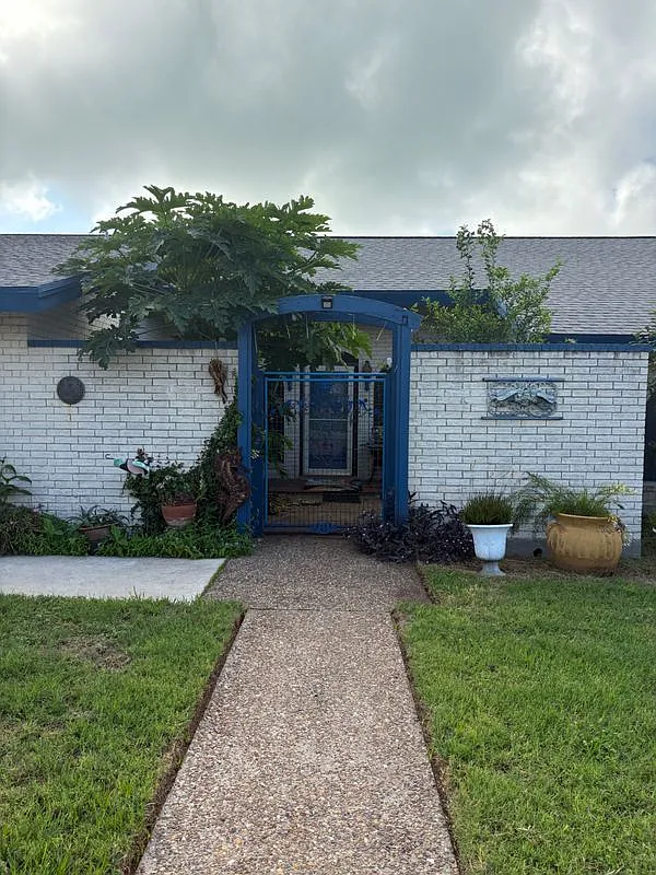 3 bed, 3.0 bath, 2359 sqft, $3,250 — Photo 2