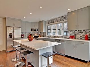 16 Windmill Dr, Morristown, NJ 07960