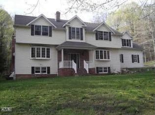 8 Varian Dr, Danbury, CT 06811