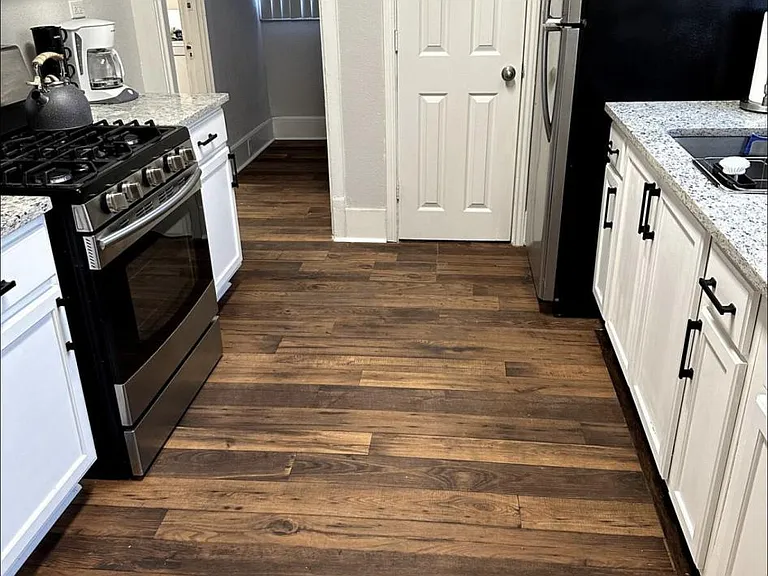 725 W Poplar St #1 — Photo 14