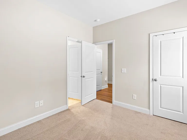 60 Melvill Ln — Photo 18