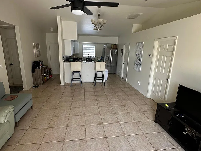 5027 Benton St — Photo 4