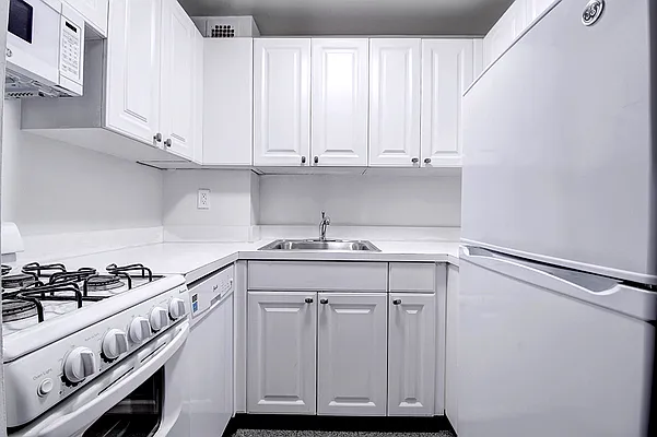 Rented by Urbane Brokerage | media 3