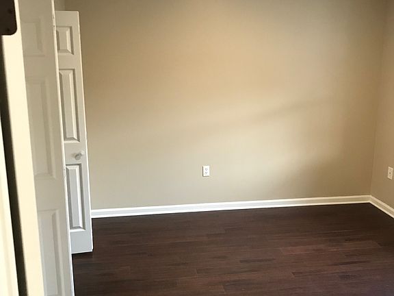 Main Level - Bedroom