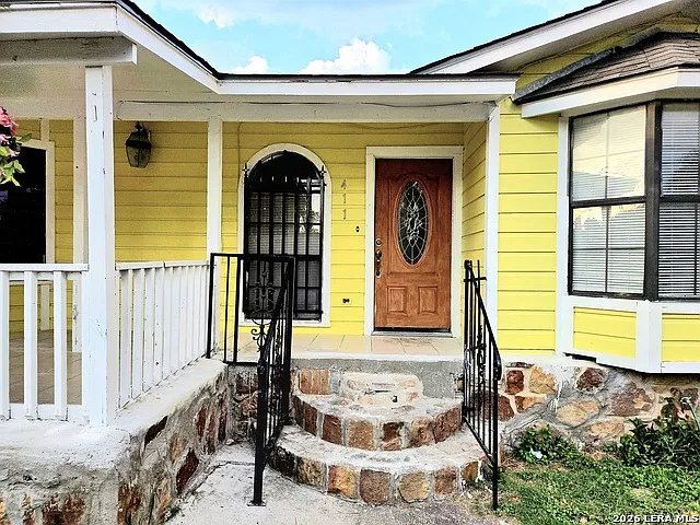 3 bed, 1.0 bath, 1017 sqft, $1,500 — Photo 2