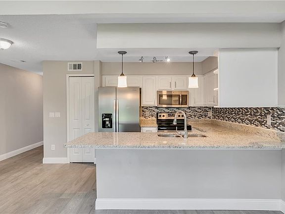 4th image of 2838 Hunt Club Ln