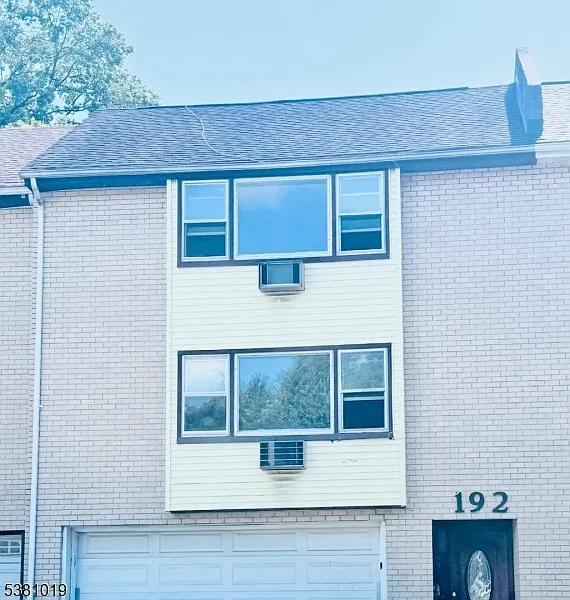 2 bed, 2.0 bath, $2,200 — Photo 2