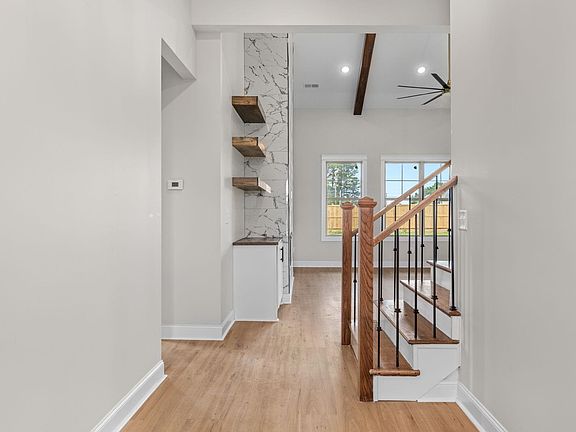 4th image of 228 Carron Ln