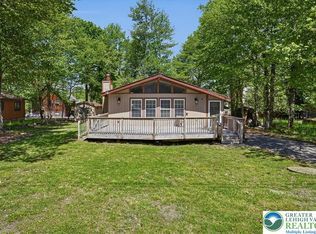1739 Rolling Hills Dr, Tobyhanna, PA 18466