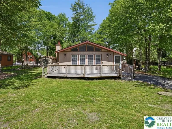 1739 Rolling Hills Dr, Tobyhanna, PA 18466