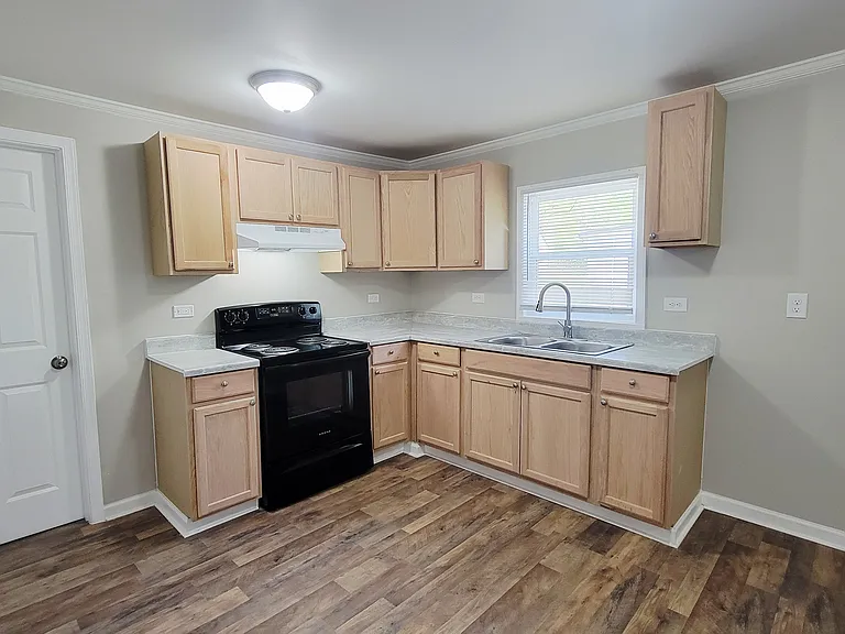 259 Dorothy St — Photo 4